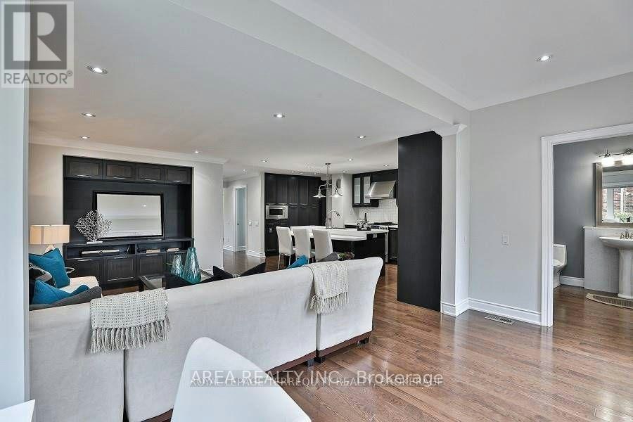 89 Ashbourne Drive, Toronto, ON, M9B 4H6 - 8