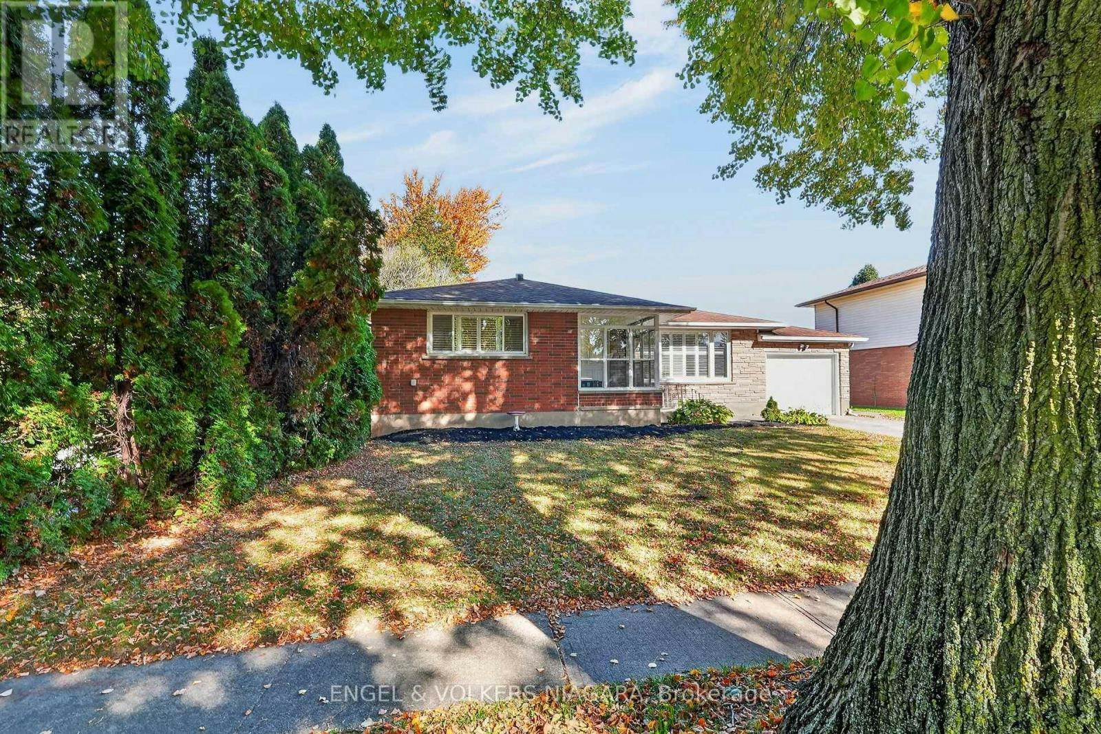 6773 Crawford Street, Niagara Falls, ON, L2E 5Z6