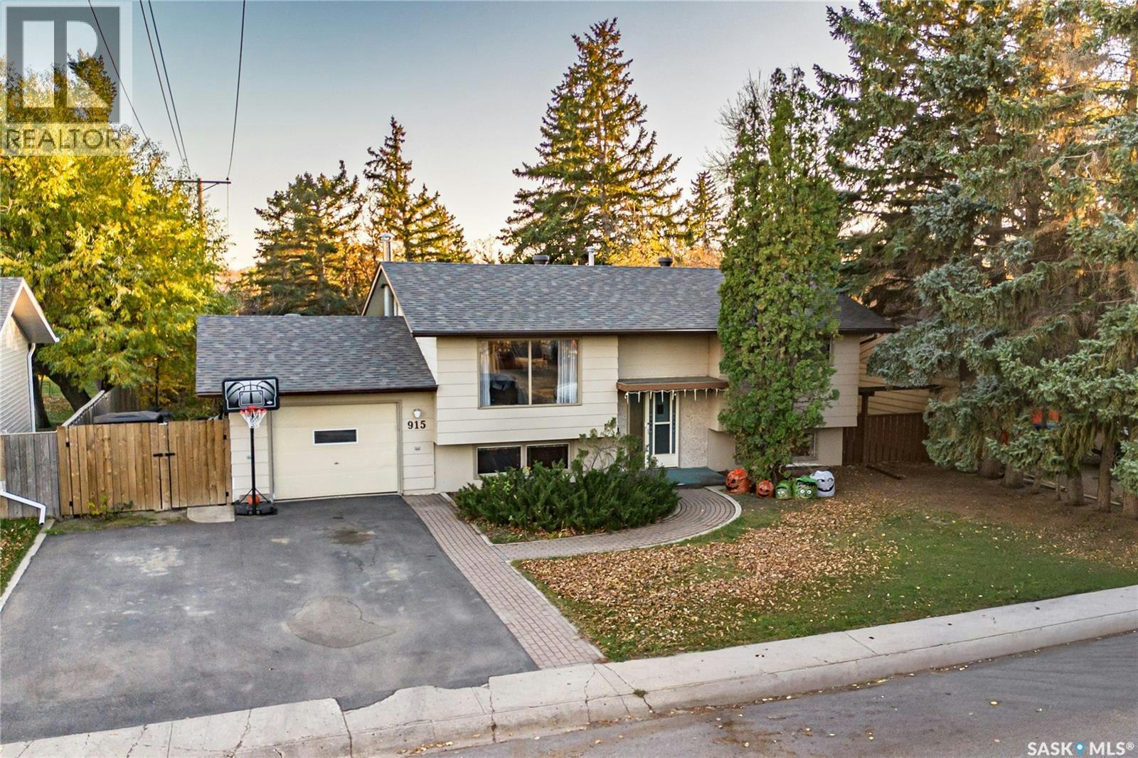 915 Normandy Drive, Moose Jaw, SK, S6H 3G8