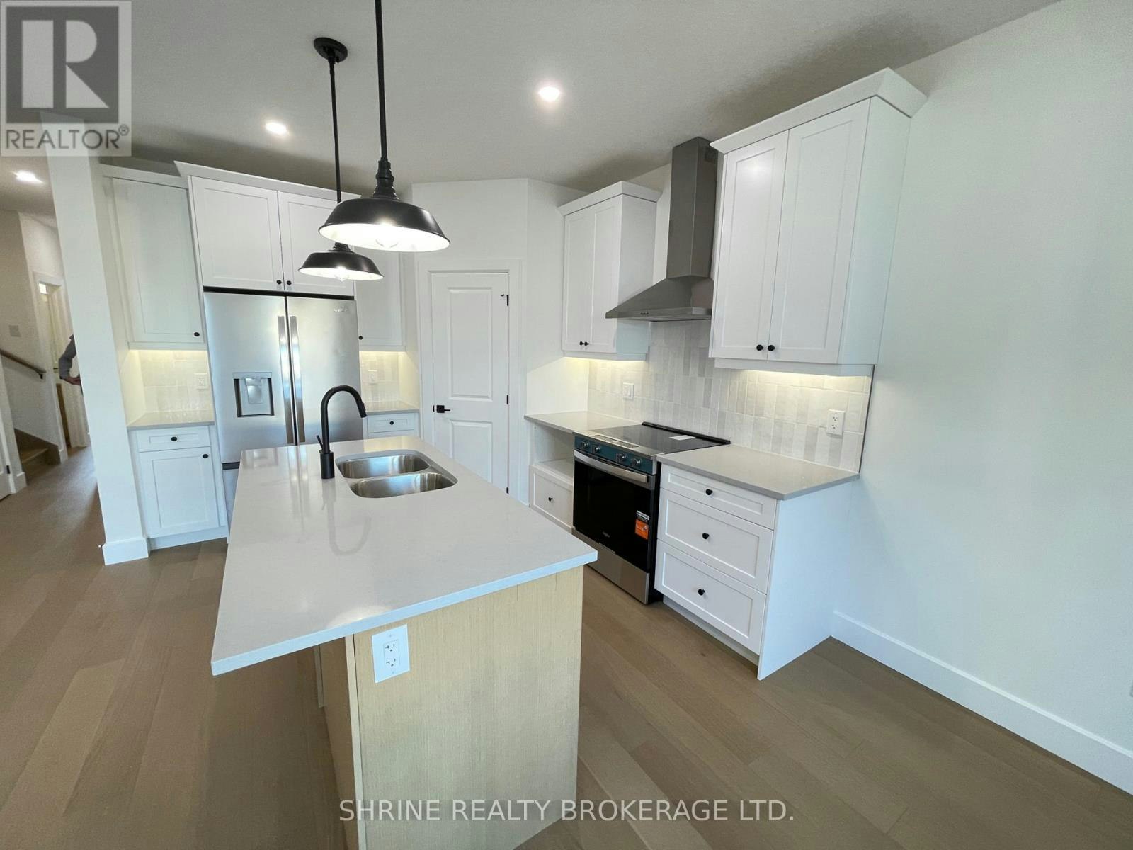 24-147 Scotts Avenue, Lucan Biddulph, ON, N0M 2J0 - 4