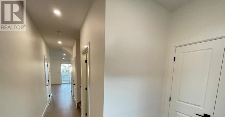 24-147 Scotts Avenue, Lucan Biddulph, ON, N0M 2J0 - 3