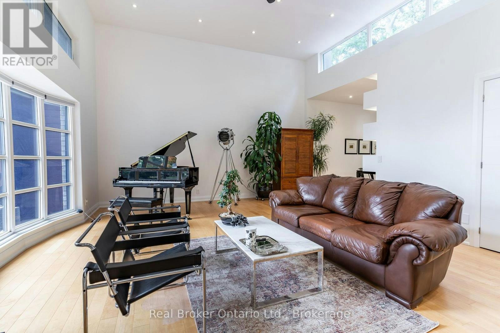 5071 Spruce Avenue, Burlington, ON, L7L 1M6 - 6