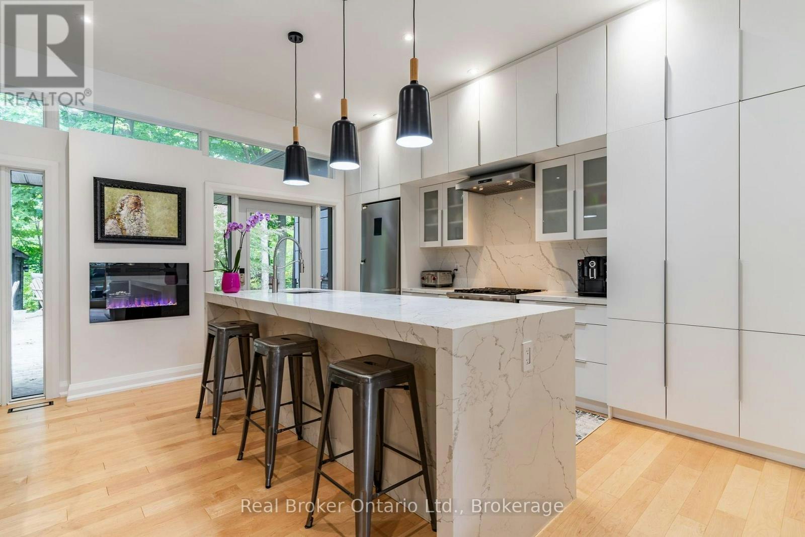 5071 Spruce Avenue, Burlington, ON, L7L 1M6 - 7