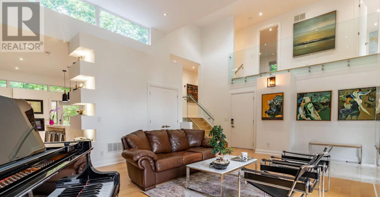 5071 Spruce Avenue, Burlington, ON, L7L 1M6 - 5