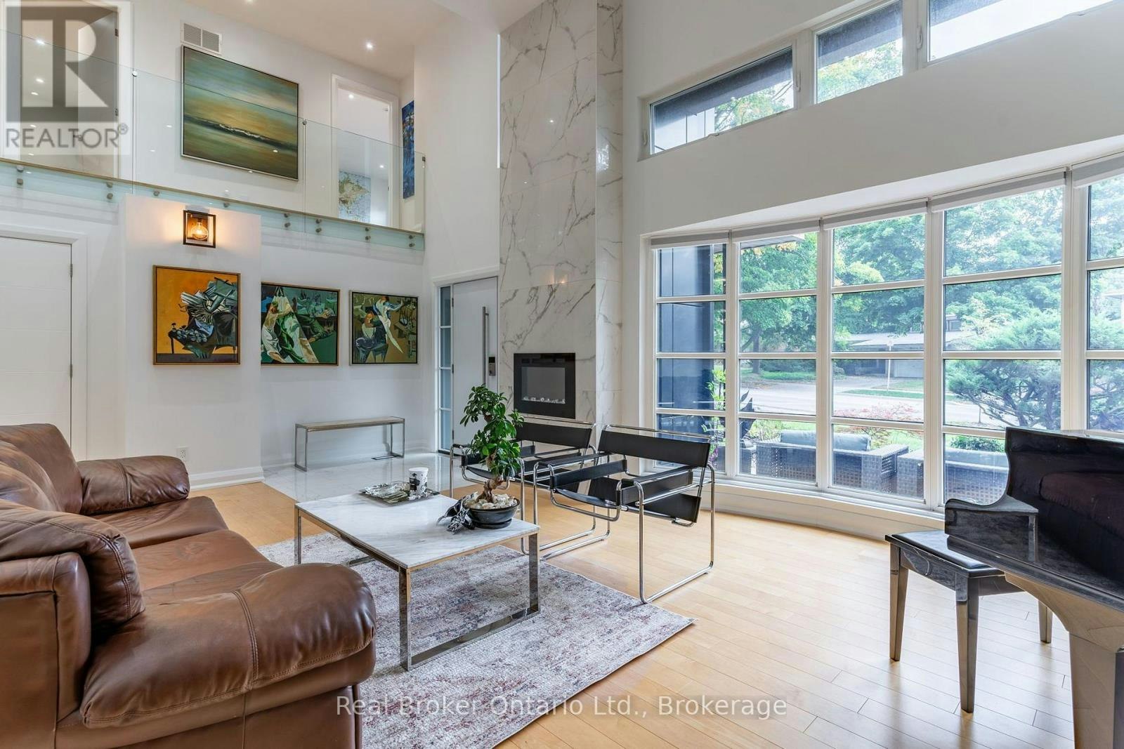 5071 Spruce Avenue, Burlington, ON, L7L 1M6 - 4
