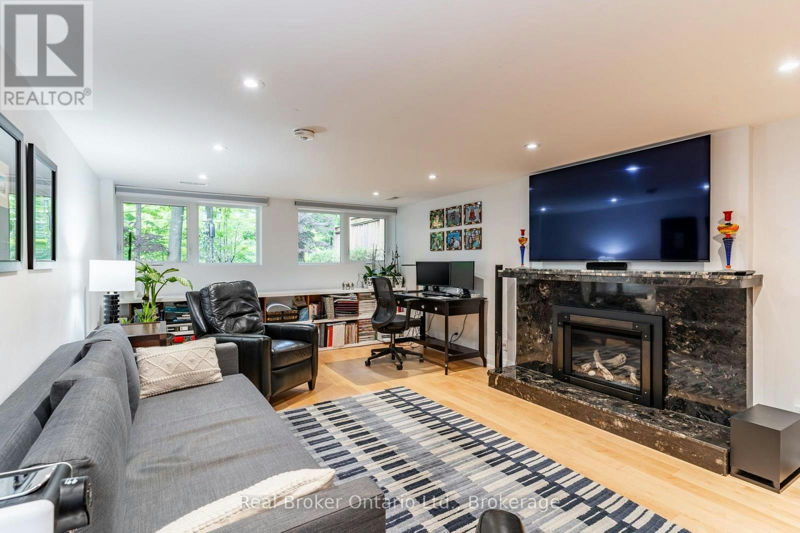 5071 Spruce Avenue, Burlington, ON, L7L 1M6 - 16