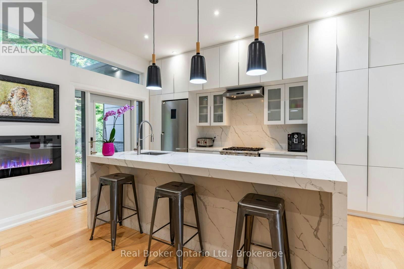5071 Spruce Avenue, Burlington, ON, L7L 1M6 - 9