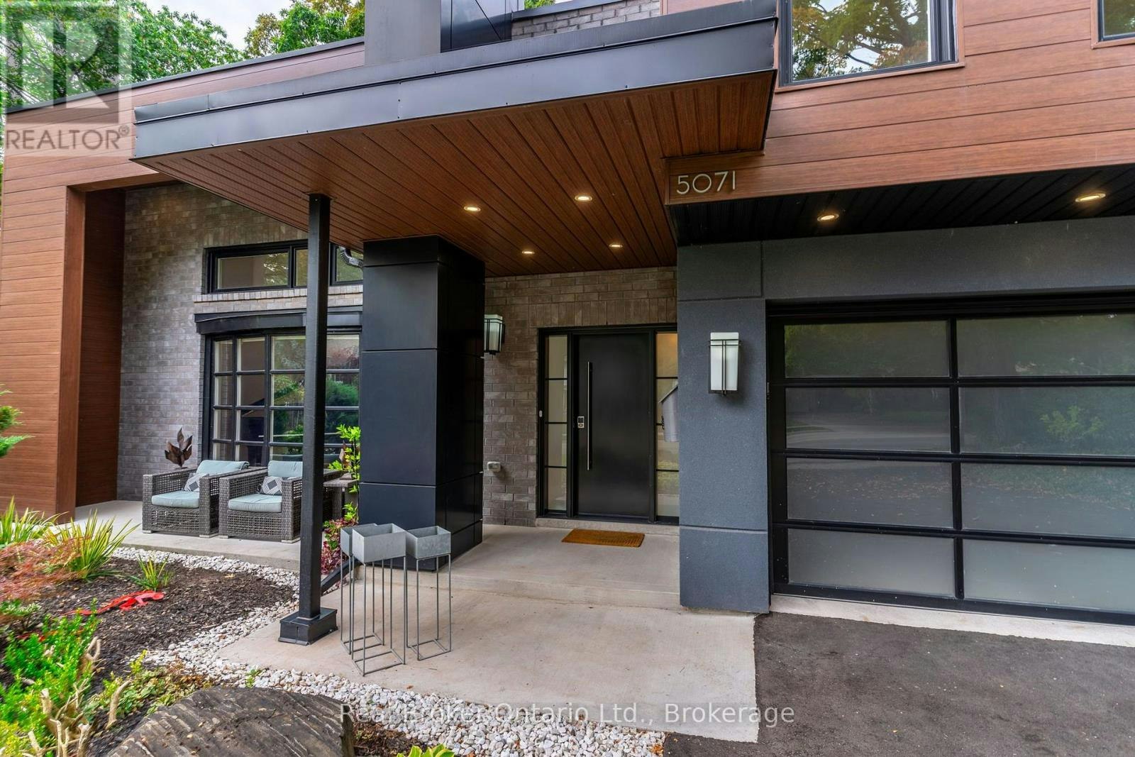 5071 Spruce Avenue, Burlington, ON, L7L 1M6 - 3