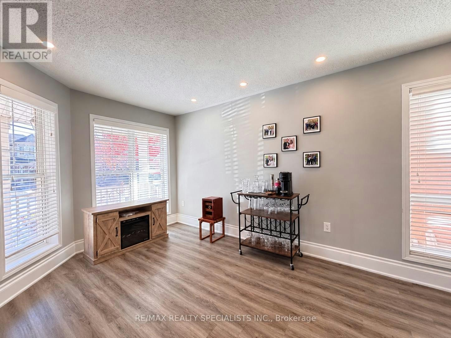1061 Clark Boulevard, Milton, ON, L9T 6Y5 - 3