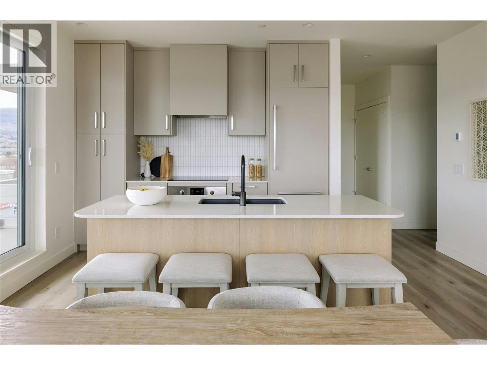 503-3300 Lakeshore Road - 5