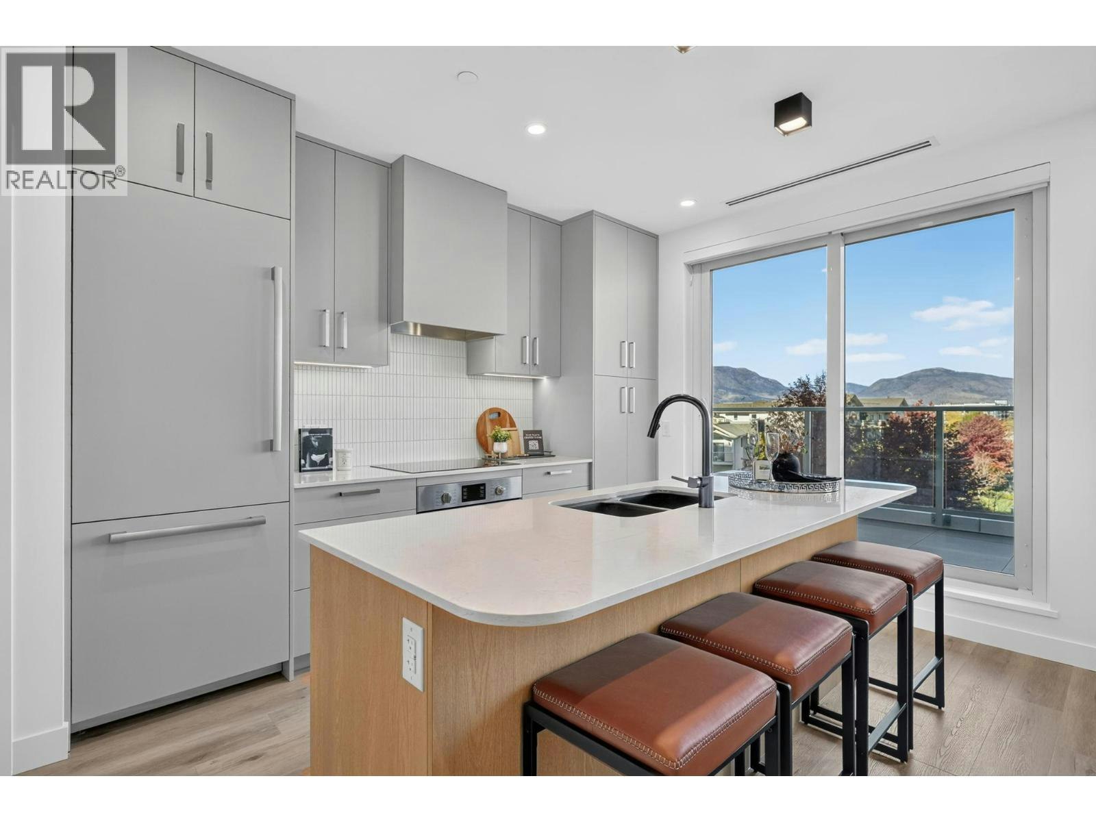406-3300 Lakeshore Road - 4
