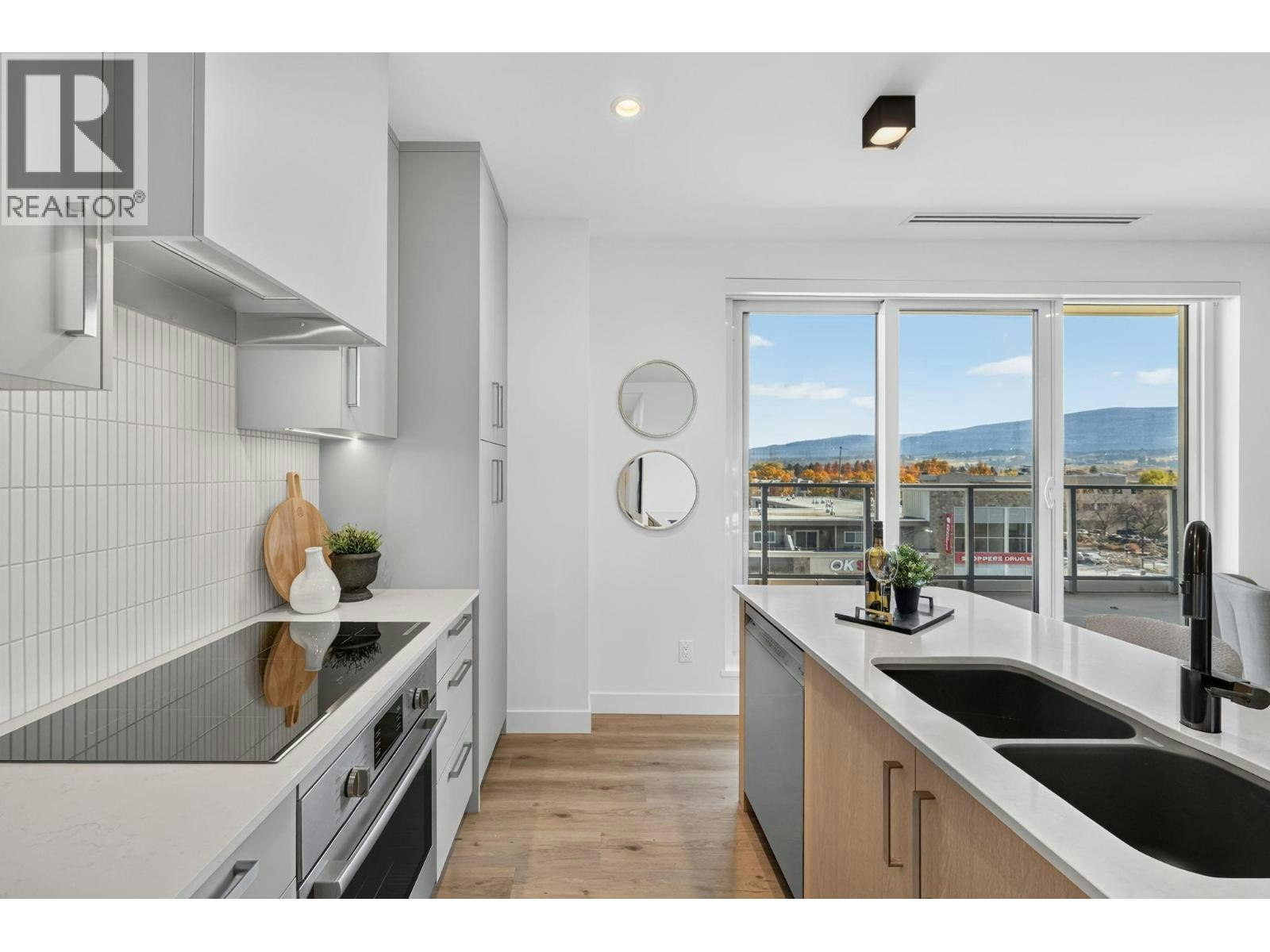 401-3300 Lakeshore Road - 5