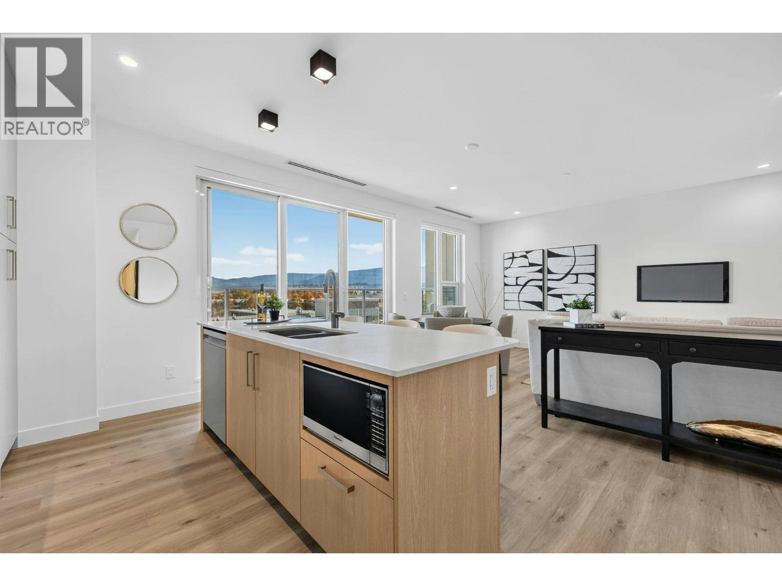 401-3300 Lakeshore Road - 3