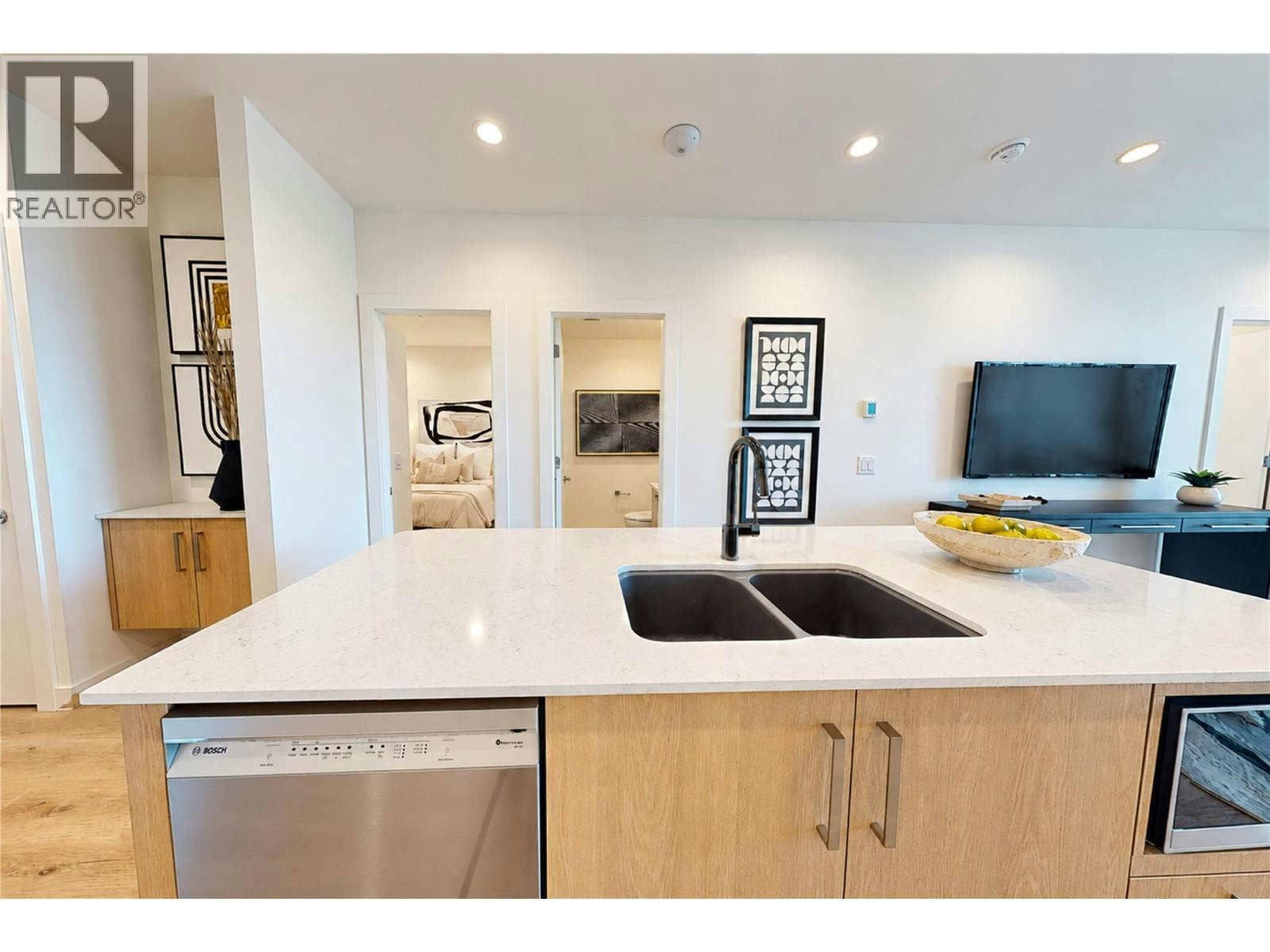 804-3300 Lakeshore Road - 2