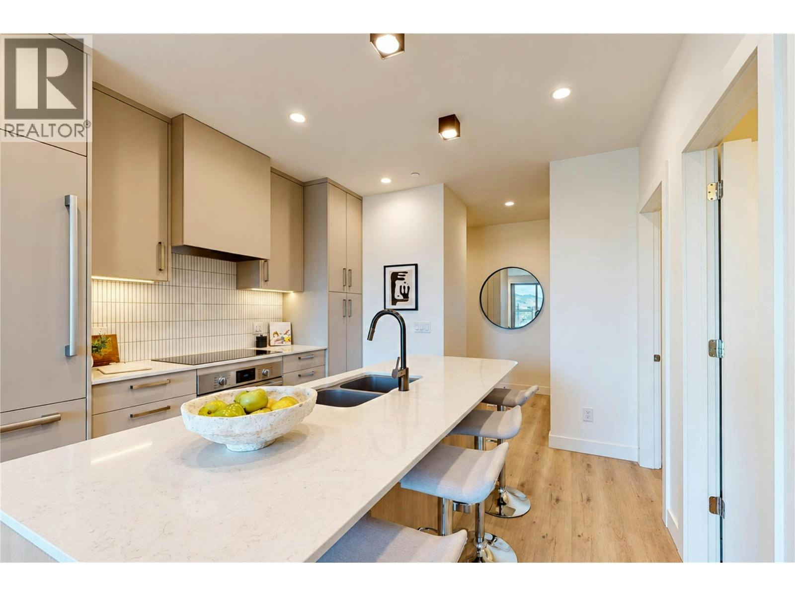 804-3300 Lakeshore Road, Kelowna, BC, V1W 0J9