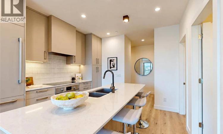 804-3300 Lakeshore Road