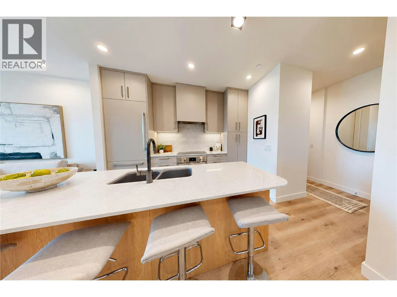 804-3300 Lakeshore Road - 4