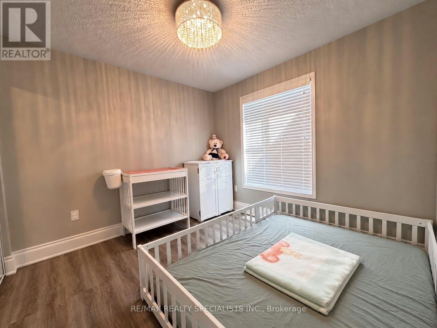 UPPER-1061 Clark Boulevard, Milton, ON, L9T 6Y5 - 11