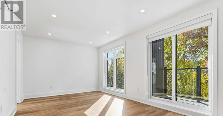 8-100 Hamilton Avenue N, Ottawa, ON, K1Y 1B9 - 4