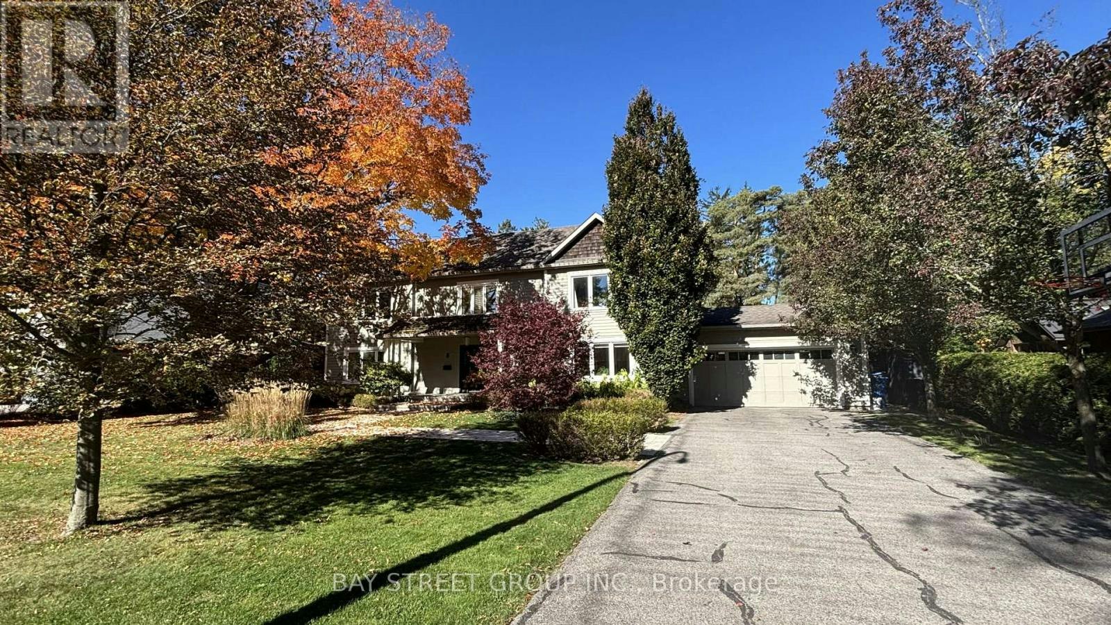 8 Dodie Street, Aurora, ON, L4G 2L2