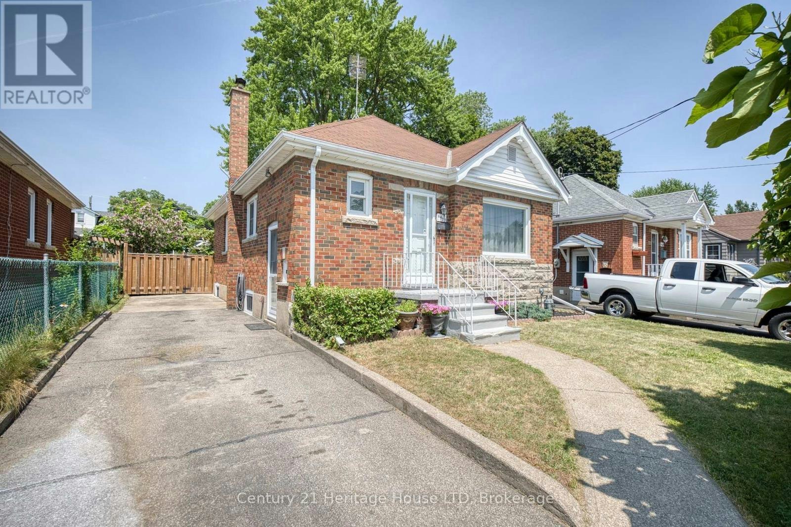 6477 Barker Street, Niagara Falls, ON, L2G 1Y6