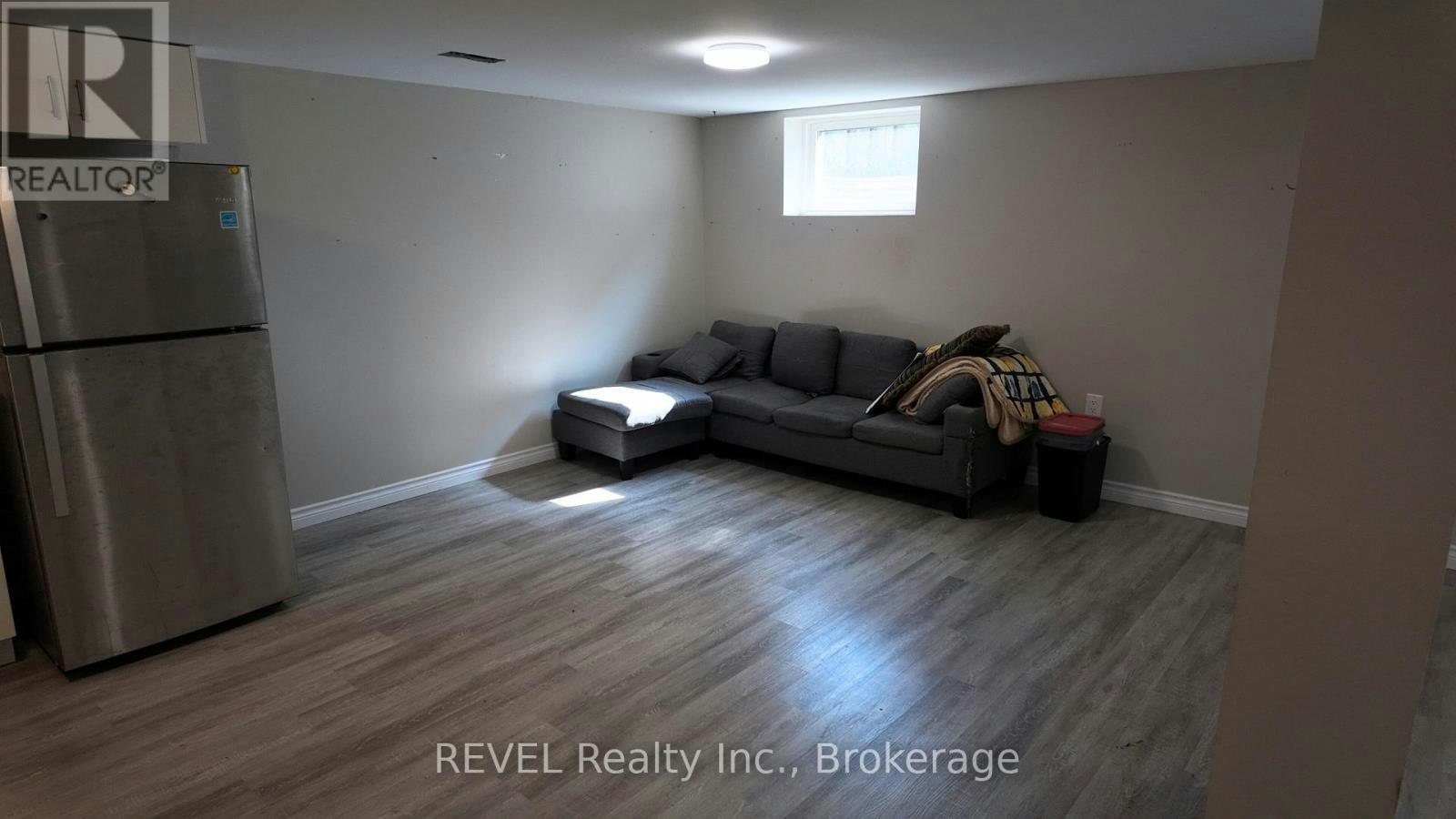 12 Glendale Drive, Welland, ON, L3C 4Y6 - 6