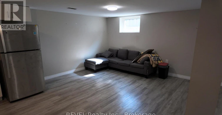 12 Glendale Drive, Welland, ON, L3C 4Y6 - 6