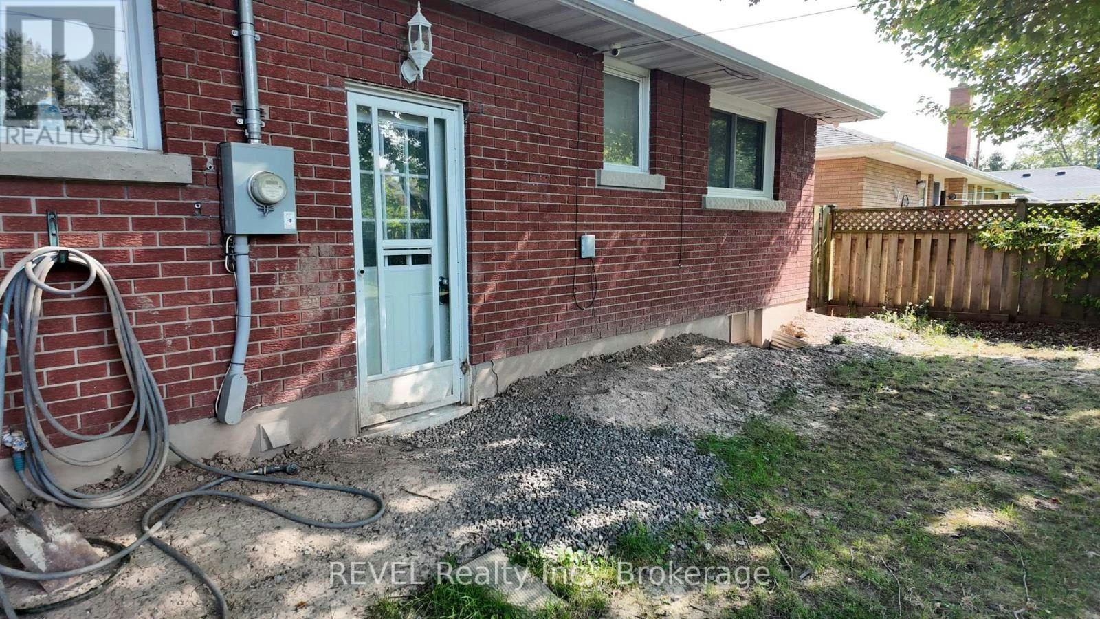 12 Glendale Drive, Welland, ON, L3C 4Y6 - 3