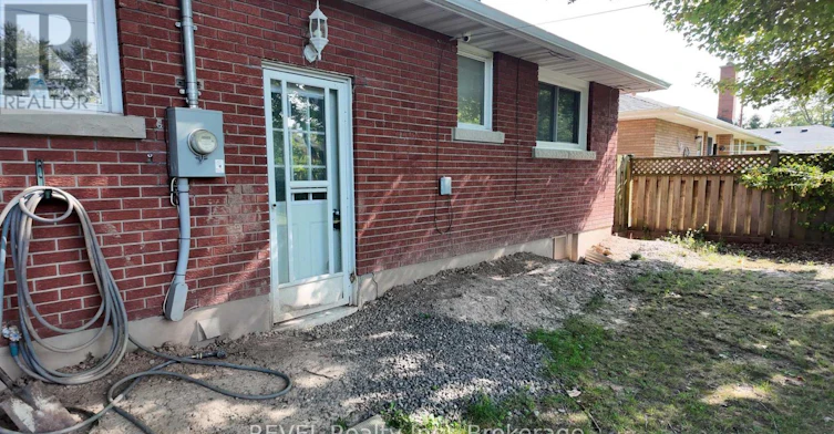 12 Glendale Drive, Welland, ON, L3C 4Y6 - 3