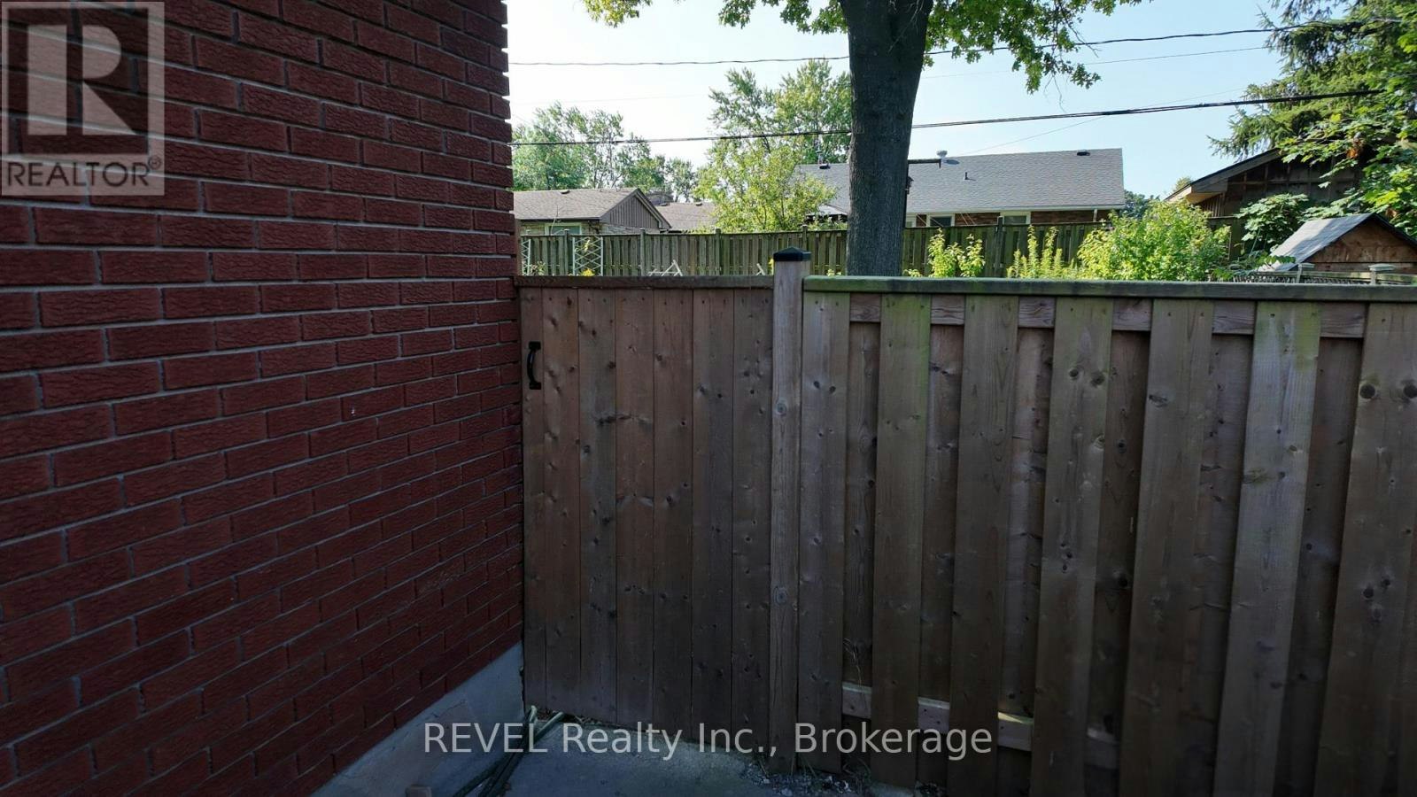 12 Glendale Drive, Welland, ON, L3C 4Y6 - 2