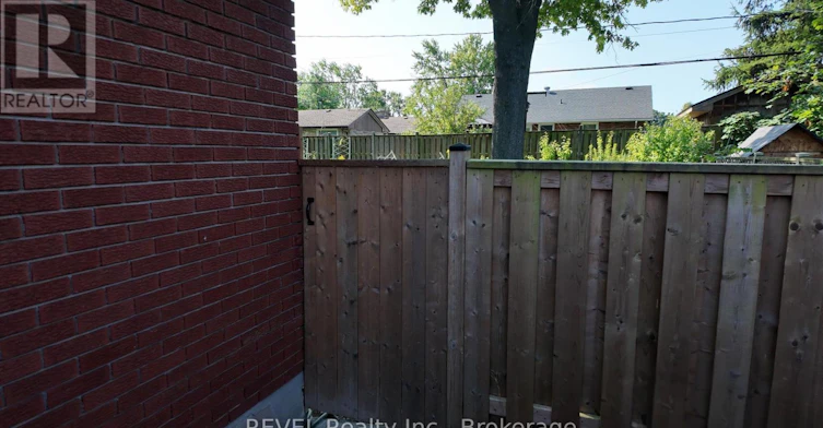 12 Glendale Drive, Welland, ON, L3C 4Y6 - 2