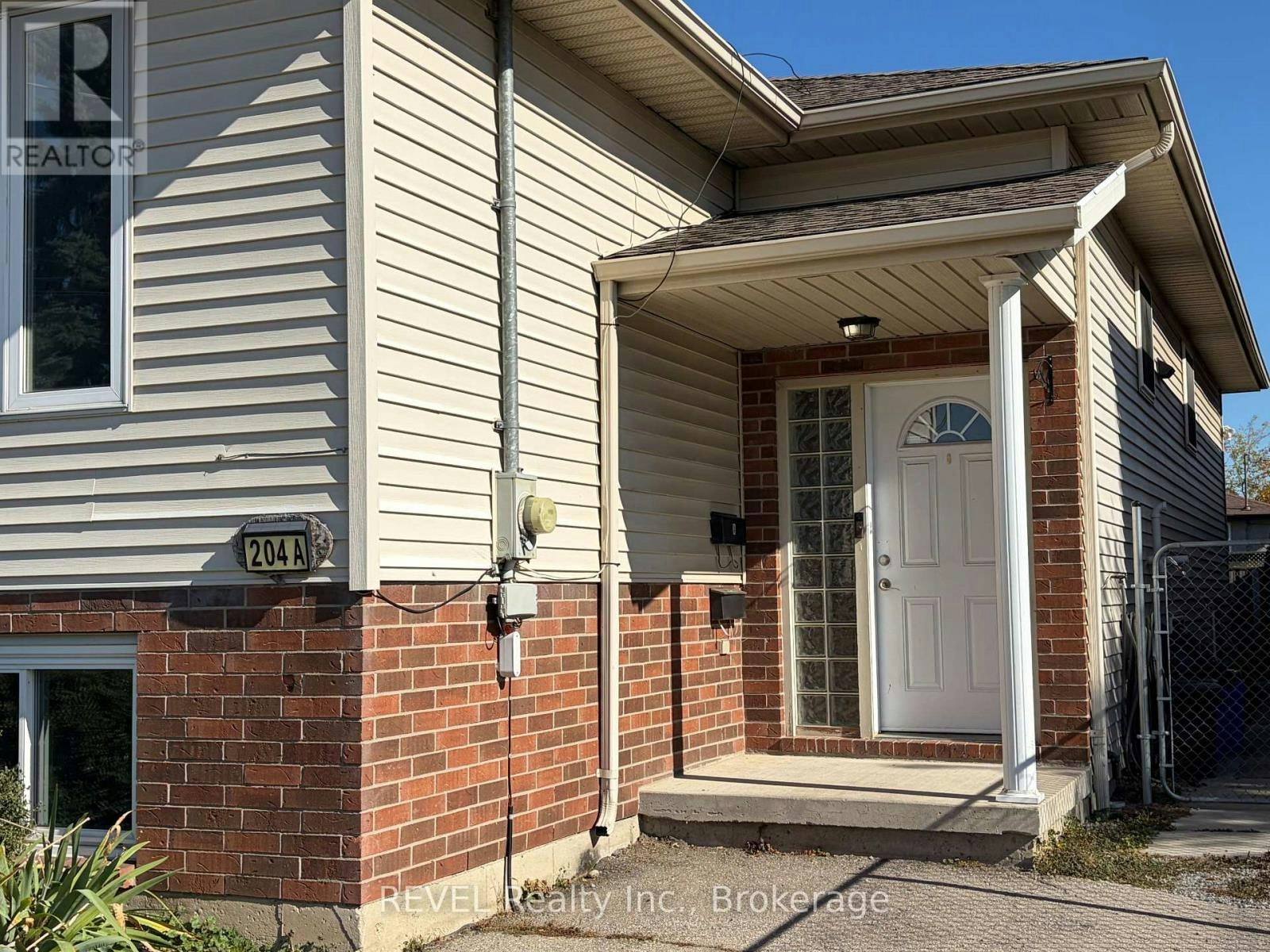 A-204 Oakdale Avenue, St. Catharines, ON, L2P 2K7 - 2