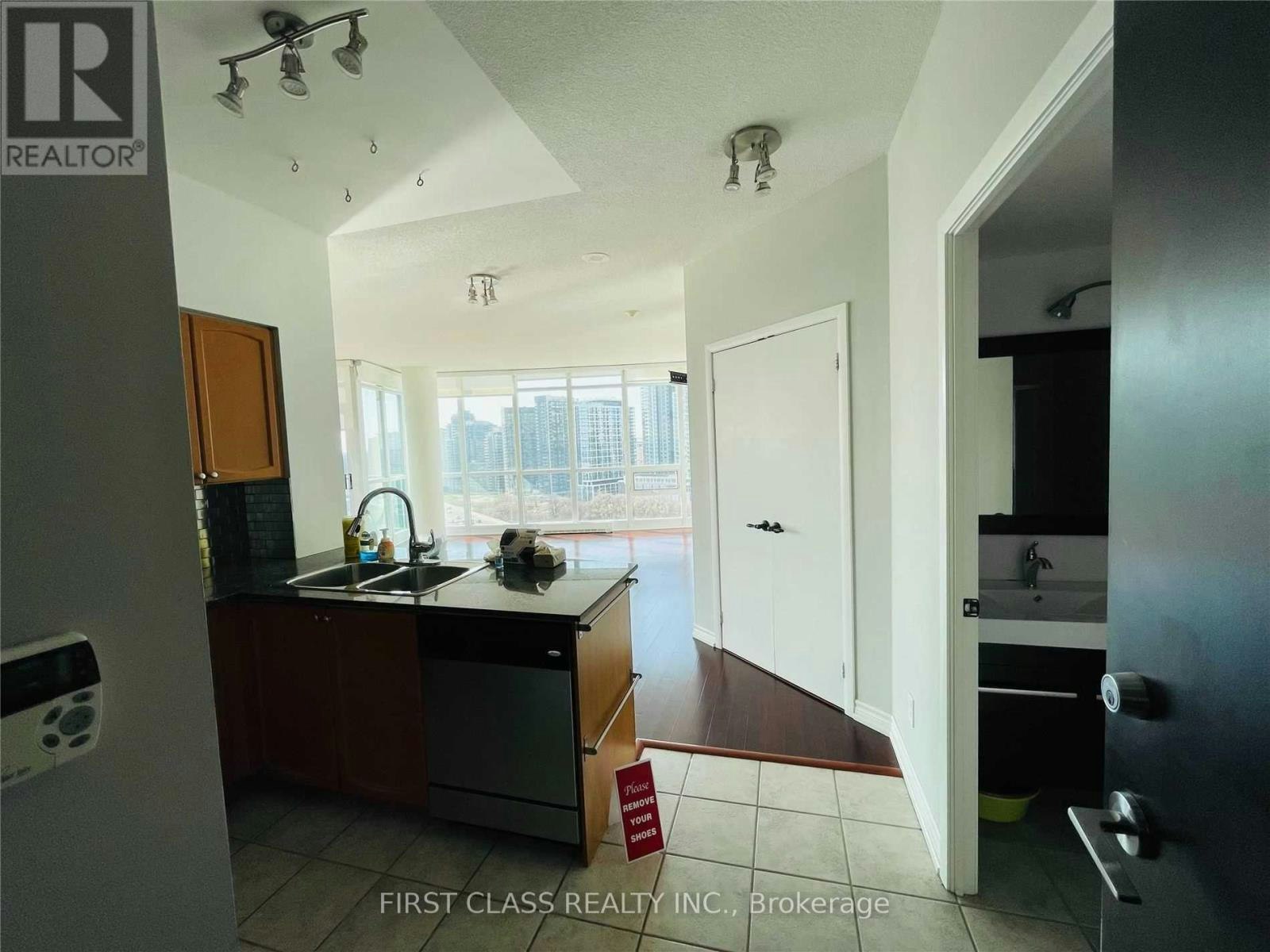 2004-231 Fort York Boulevard, Toronto, ON, M5V 1B2 - 2