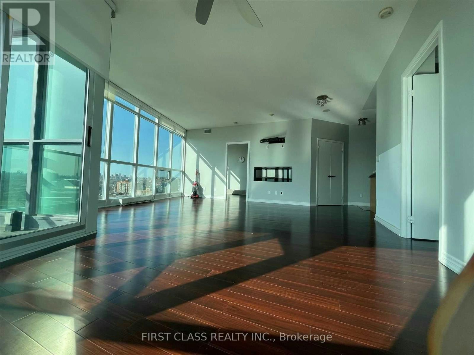 2004-231 Fort York Boulevard, Toronto, ON, M5V 1B2 - 7