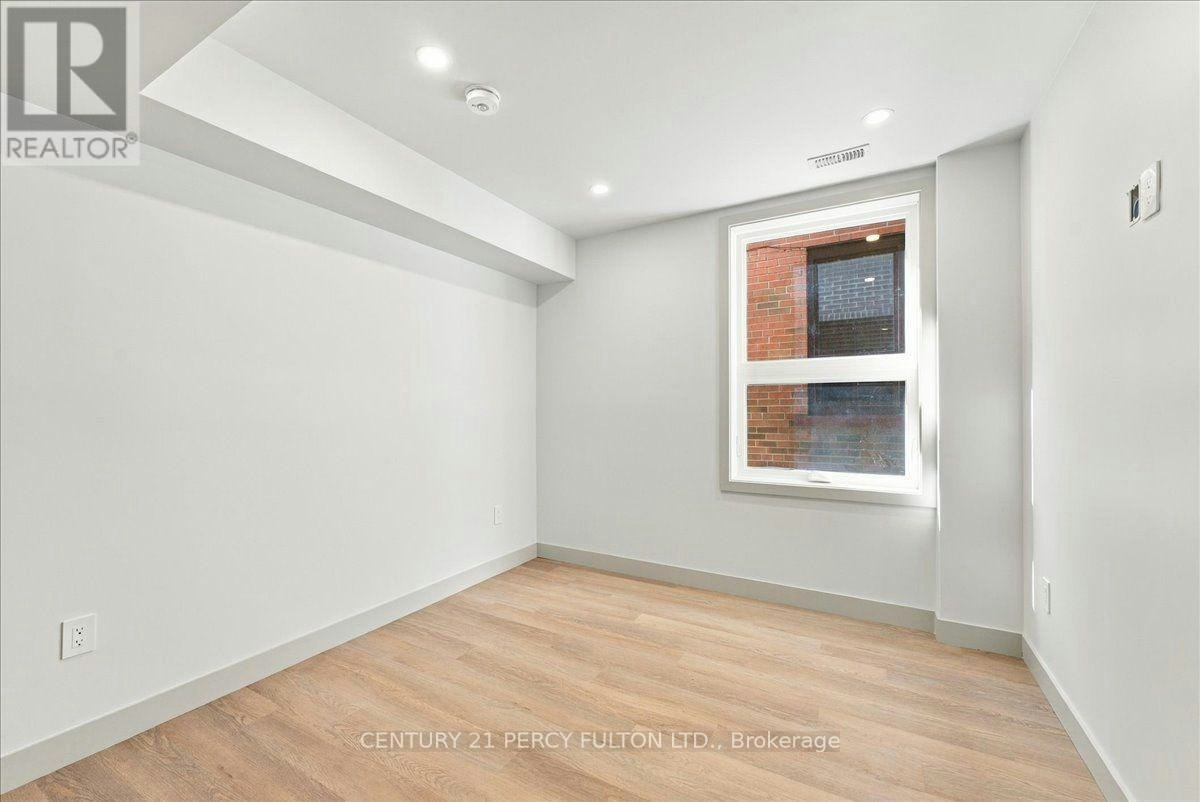 1-113 Hatherley Road, Toronto, ON, M6E 1W4 - 22