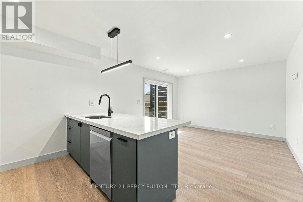1-113 Hatherley Road, Toronto, ON, M6E 1W4 - 11
