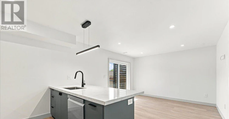 1-113 Hatherley Road, Toronto, ON, M6E 1W4 - 11