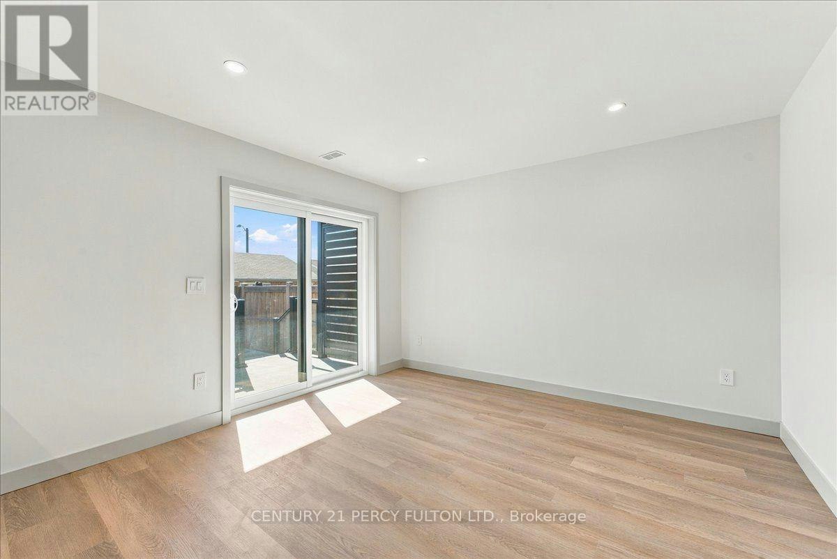 1-113 Hatherley Road, Toronto, ON, M6E 1W4 - 10