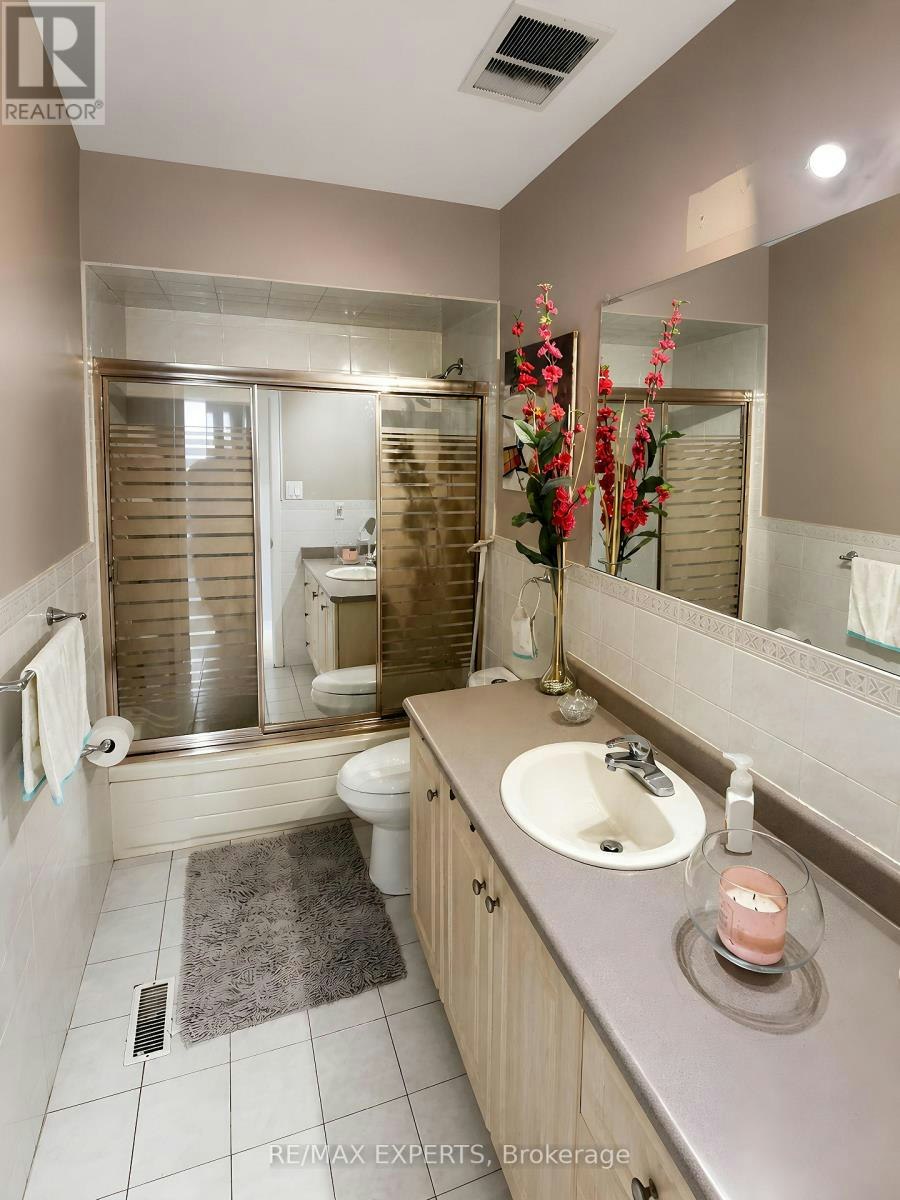 22 Rita Drive, Toronto, ON, M3L 2G6 - 12