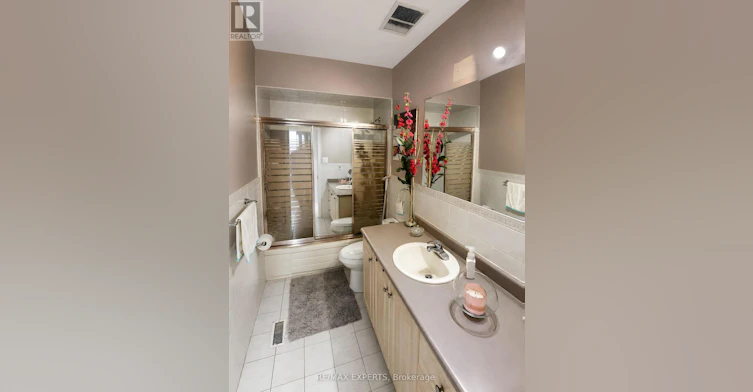 22 Rita Drive, Toronto, ON, M3L 2G6 - 12