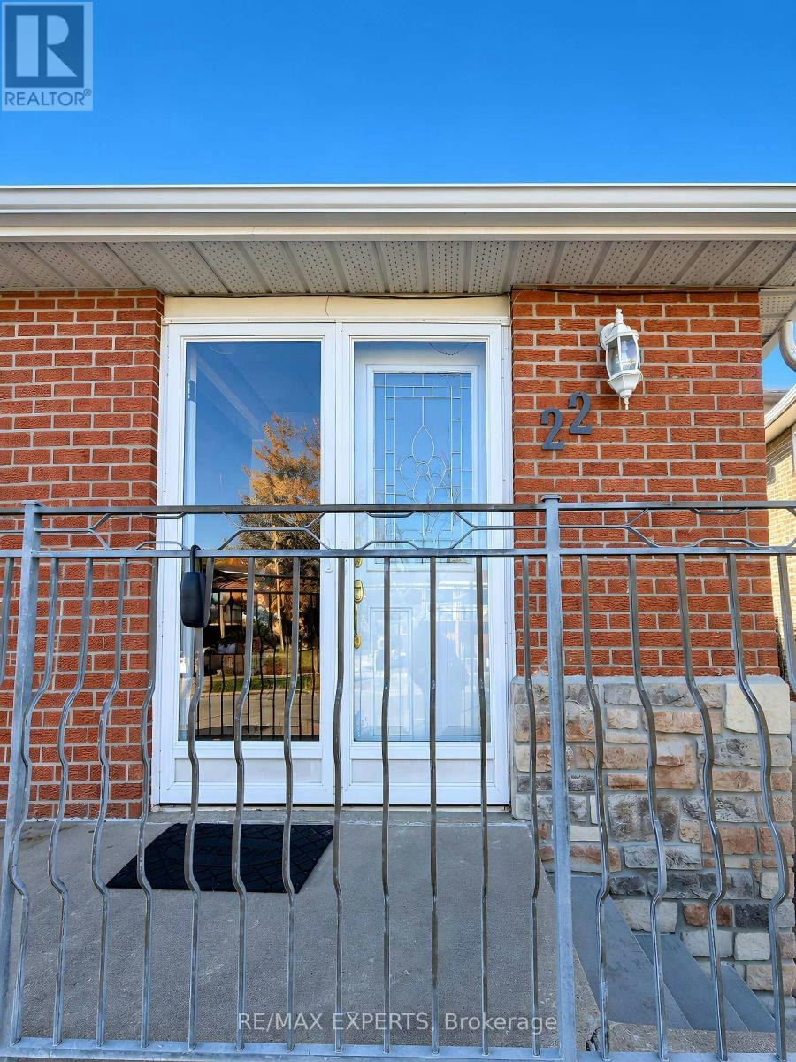 22 Rita Drive, Toronto, ON, M3L 2G6 - 2