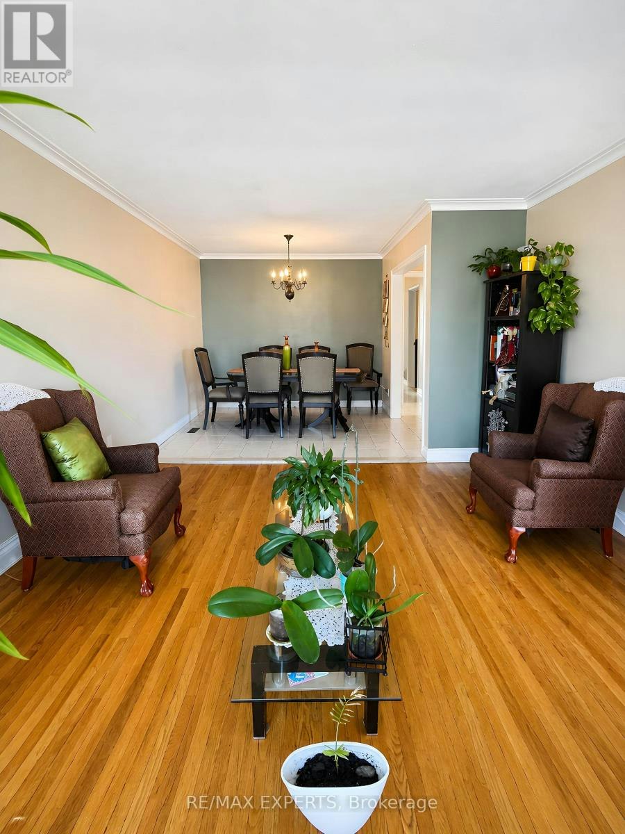 22 Rita Drive, Toronto, ON, M3L 2G6 - 7