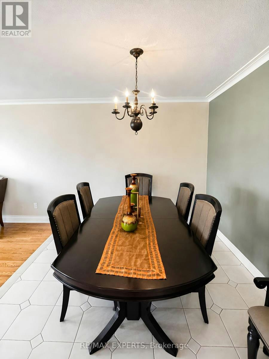 22 Rita Drive, Toronto, ON, M3L 2G6 - 4