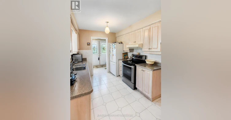 22 Rita Drive, Toronto, ON, M3L 2G6 - 10