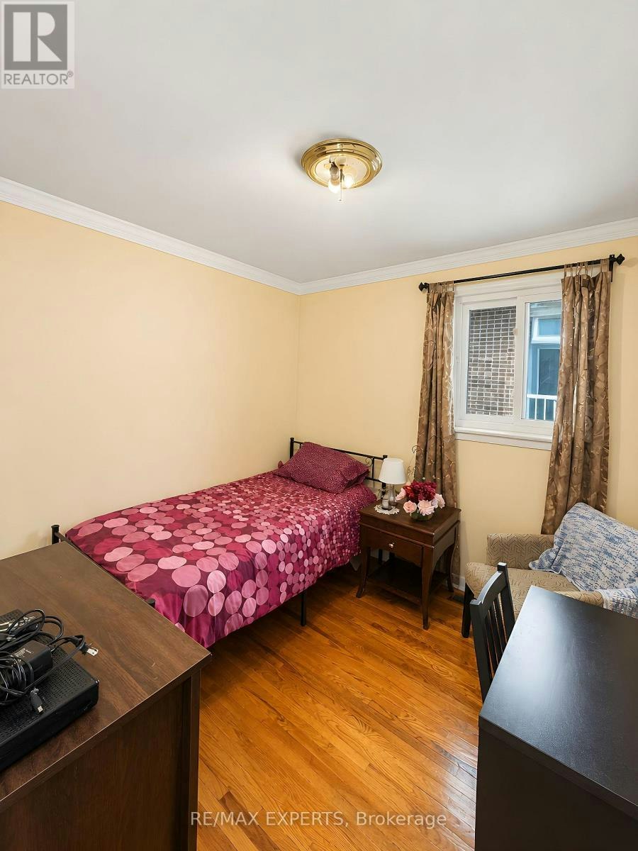 22 Rita Drive, Toronto, ON, M3L 2G6 - 14