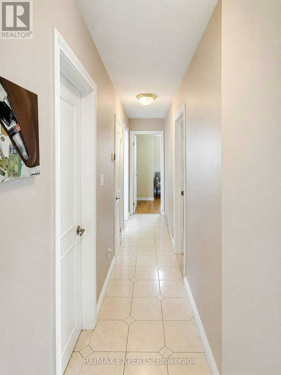 22 Rita Drive, Toronto, ON, M3L 2G6 - 13