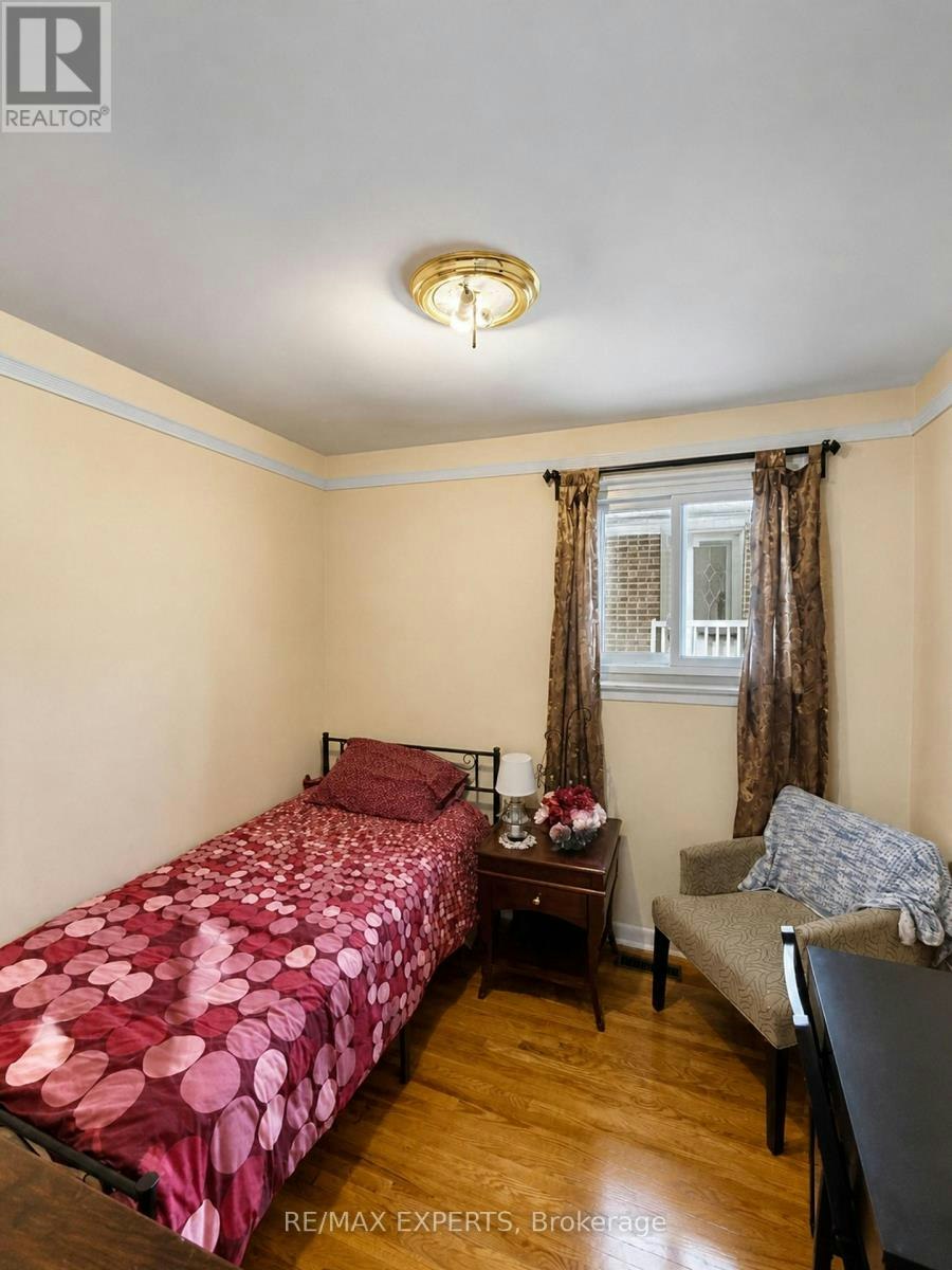 22 Rita Drive, Toronto, ON, M3L 2G6 - 21