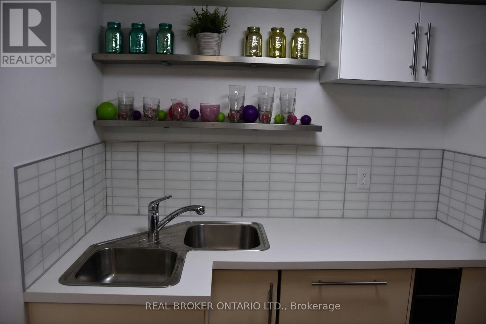 B-924 Watson Street, Ottawa, ON, K2B 6B9 - 8