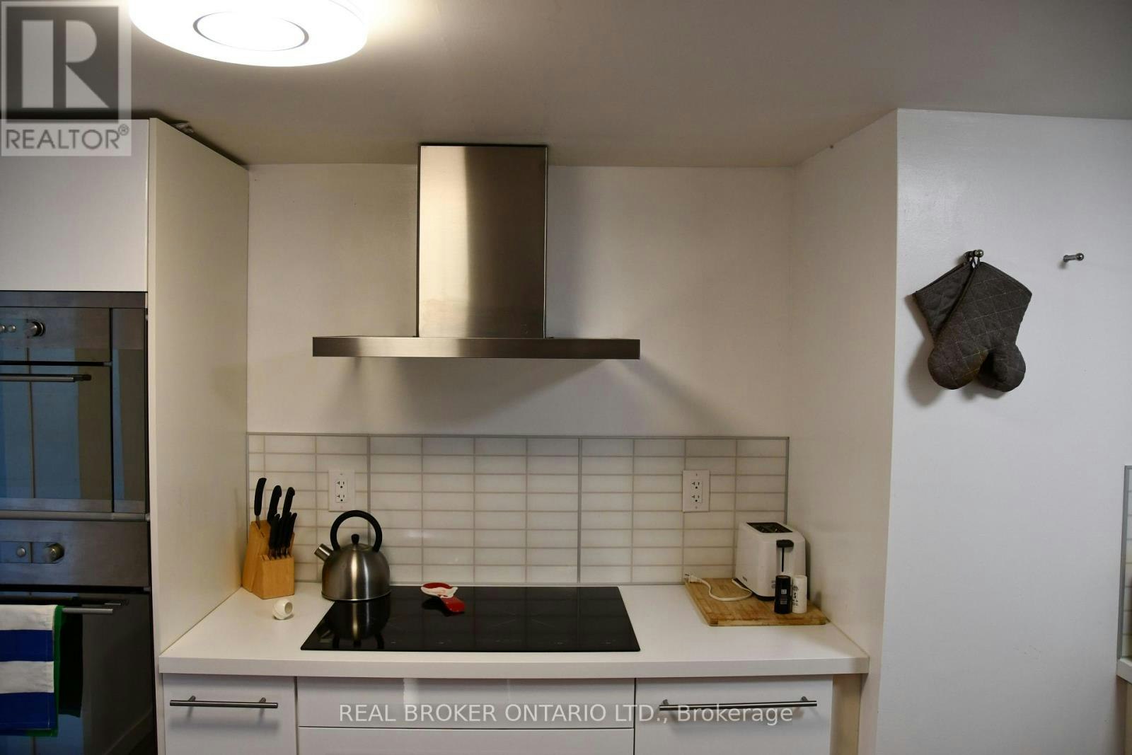 B-924 Watson Street, Ottawa, ON, K2B 6B9 - 2