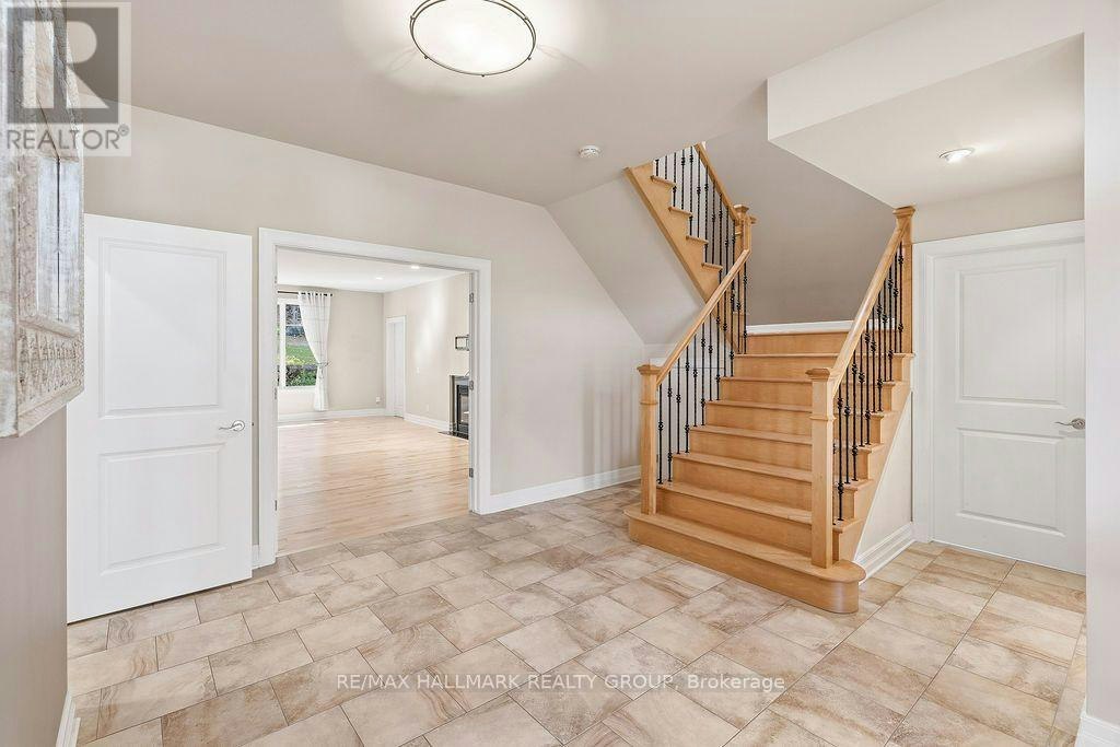 5 Oriole Drive, Ottawa, ON, K1J 7E8 - 4